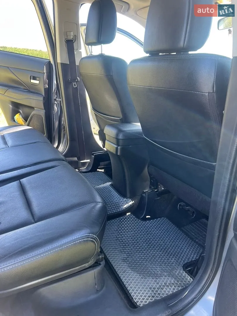 2013 Mitsubishi Outlander - мініатюра 8