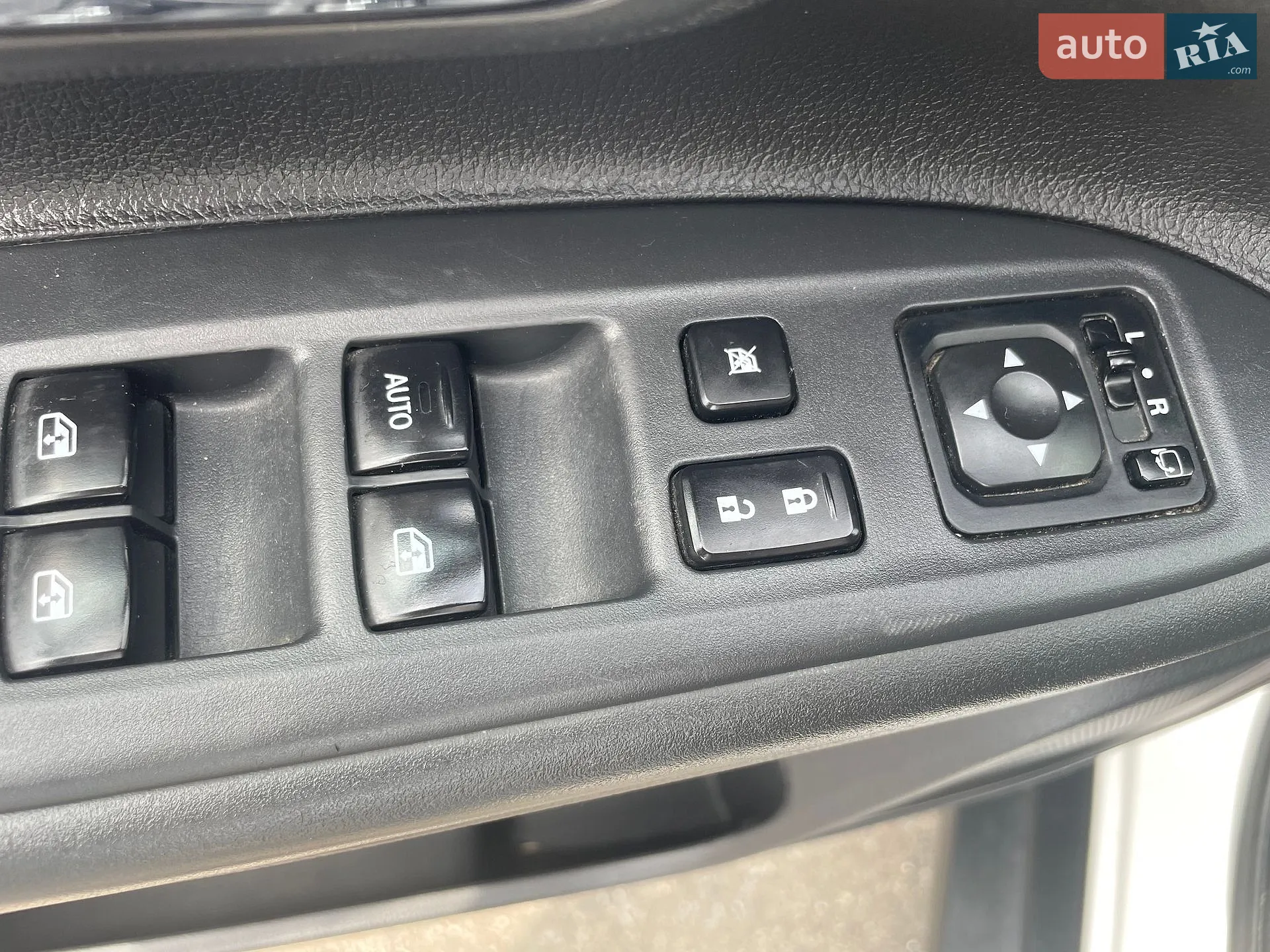 2016 Mitsubishi Outlander - мініатюра 17