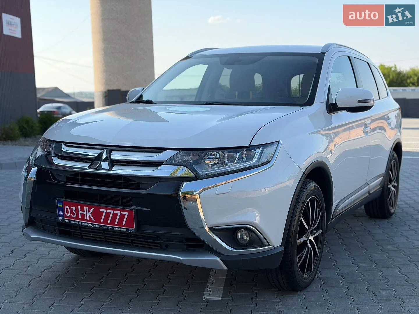 2016 Mitsubishi Outlander - фото 1