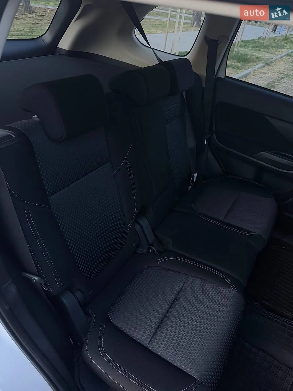 2021 Mitsubishi Outlander - мініатюра 15