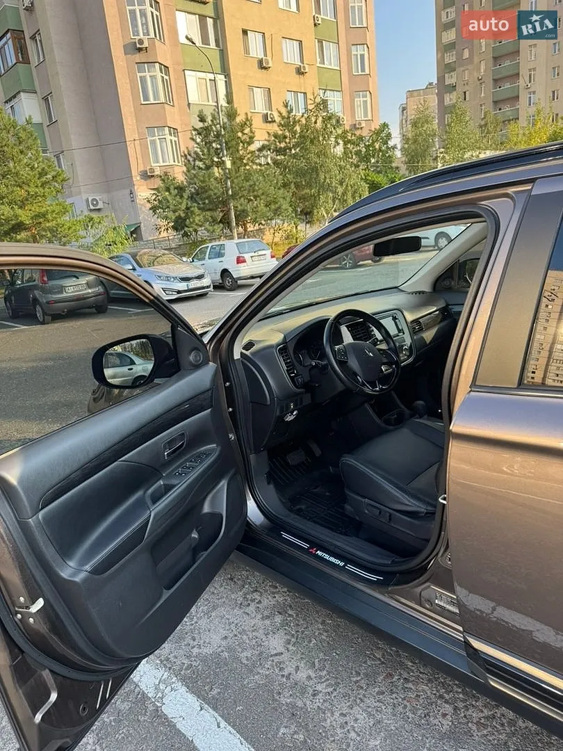 2016 Mitsubishi Outlander - мініатюра 10