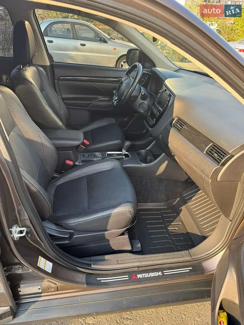 2016 Mitsubishi Outlander - мініатюра 17