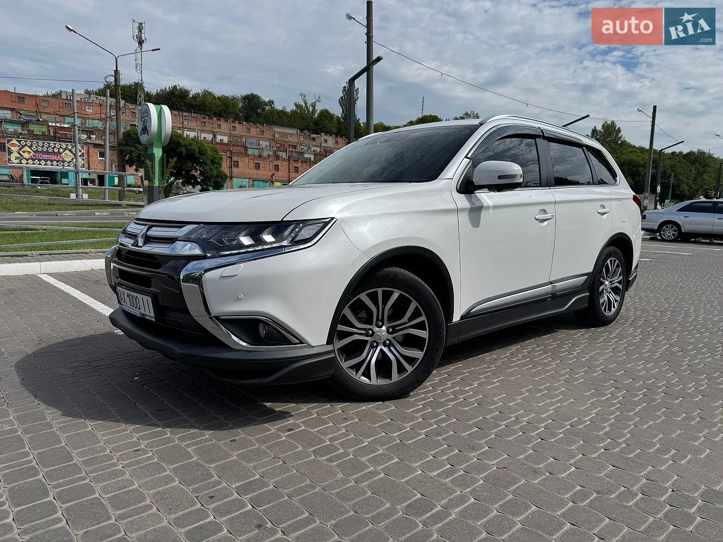 2017 Mitsubishi Outlander - мініатюра 2