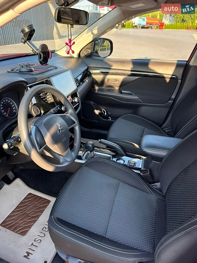 2021 Mitsubishi Outlander - мініатюра 13