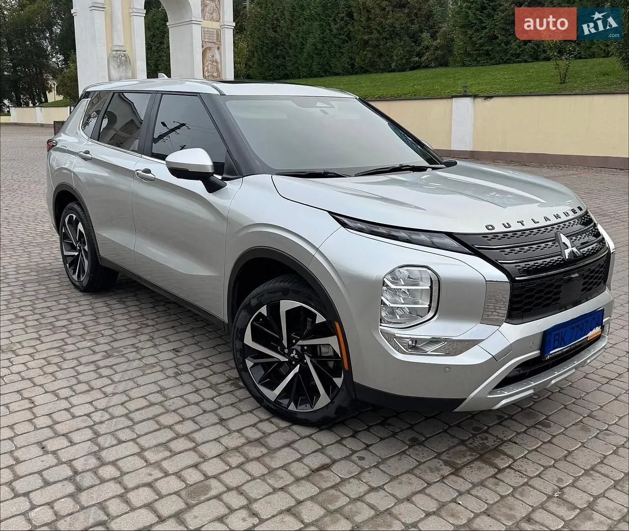 2024 Mitsubishi Outlander - фото 1