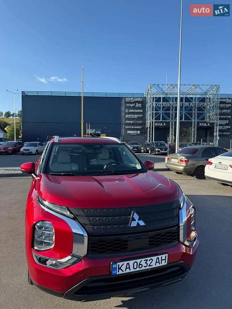 2022 Mitsubishi Outlander - мініатюра 2