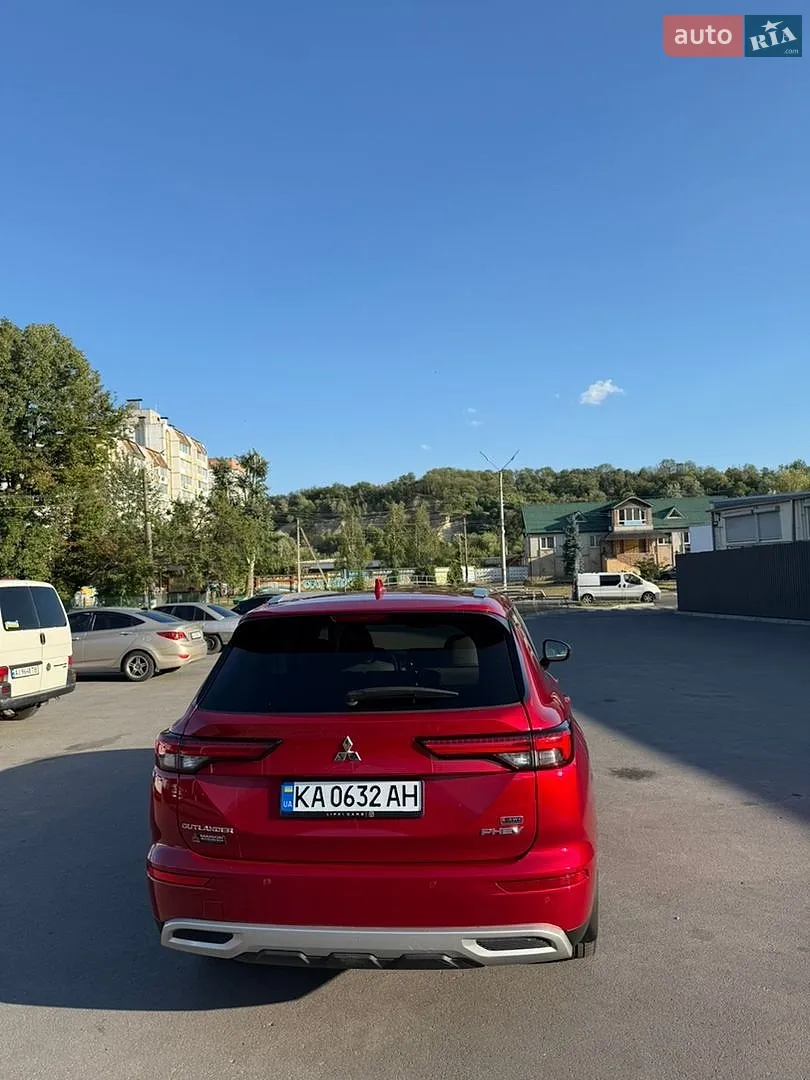 2022 Mitsubishi Outlander - мініатюра 11