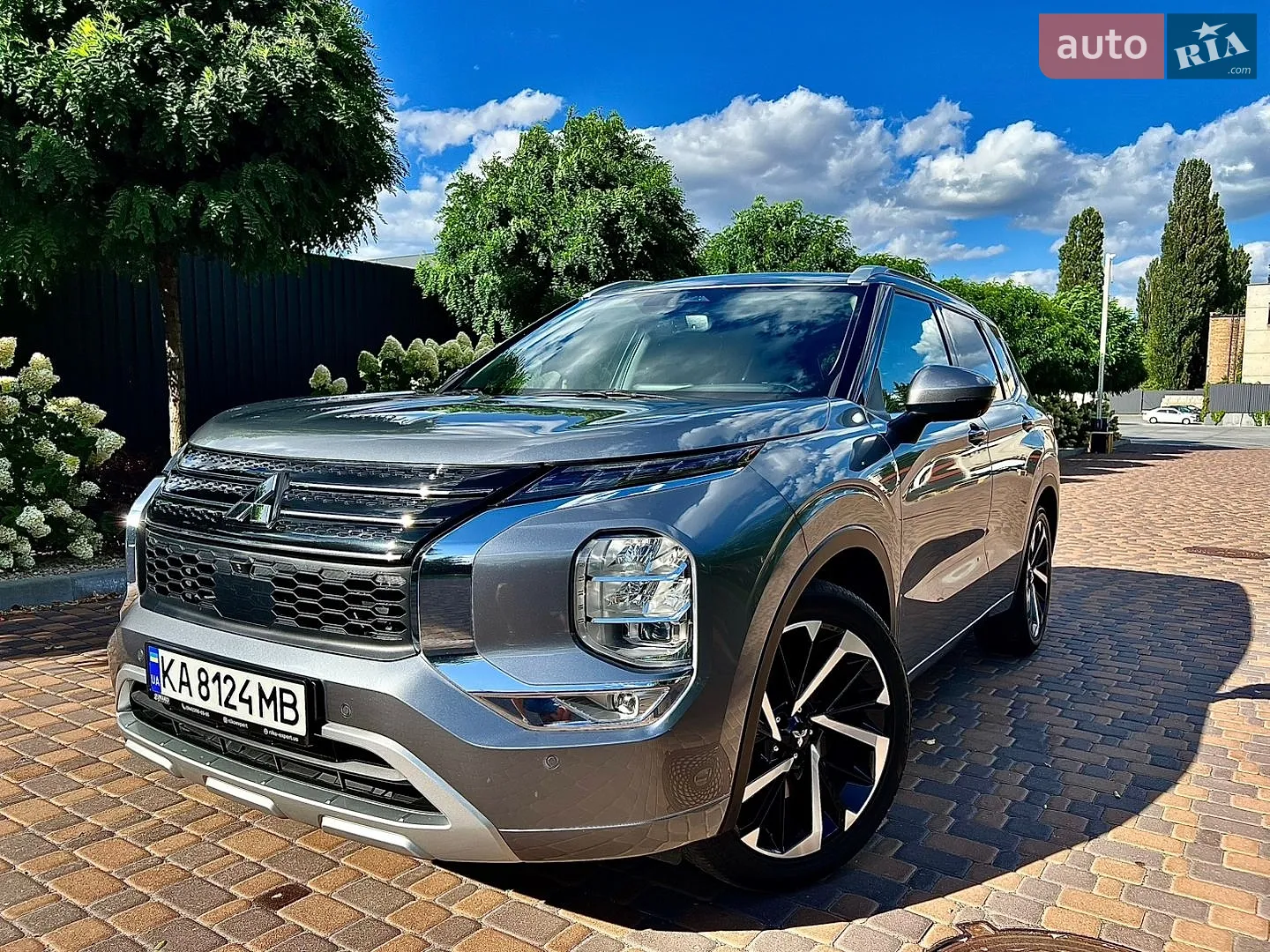 2024 Mitsubishi Outlander - фото 1