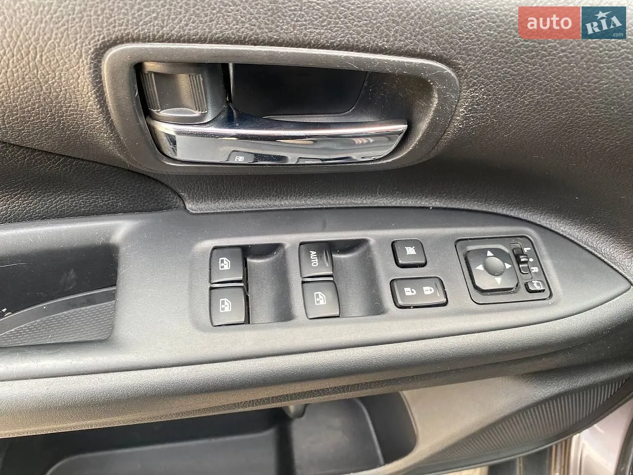 2018 Mitsubishi Outlander - мініатюра 14