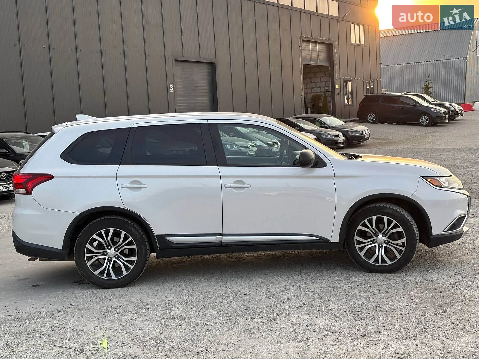 2016 Mitsubishi Outlander - мініатюра 13