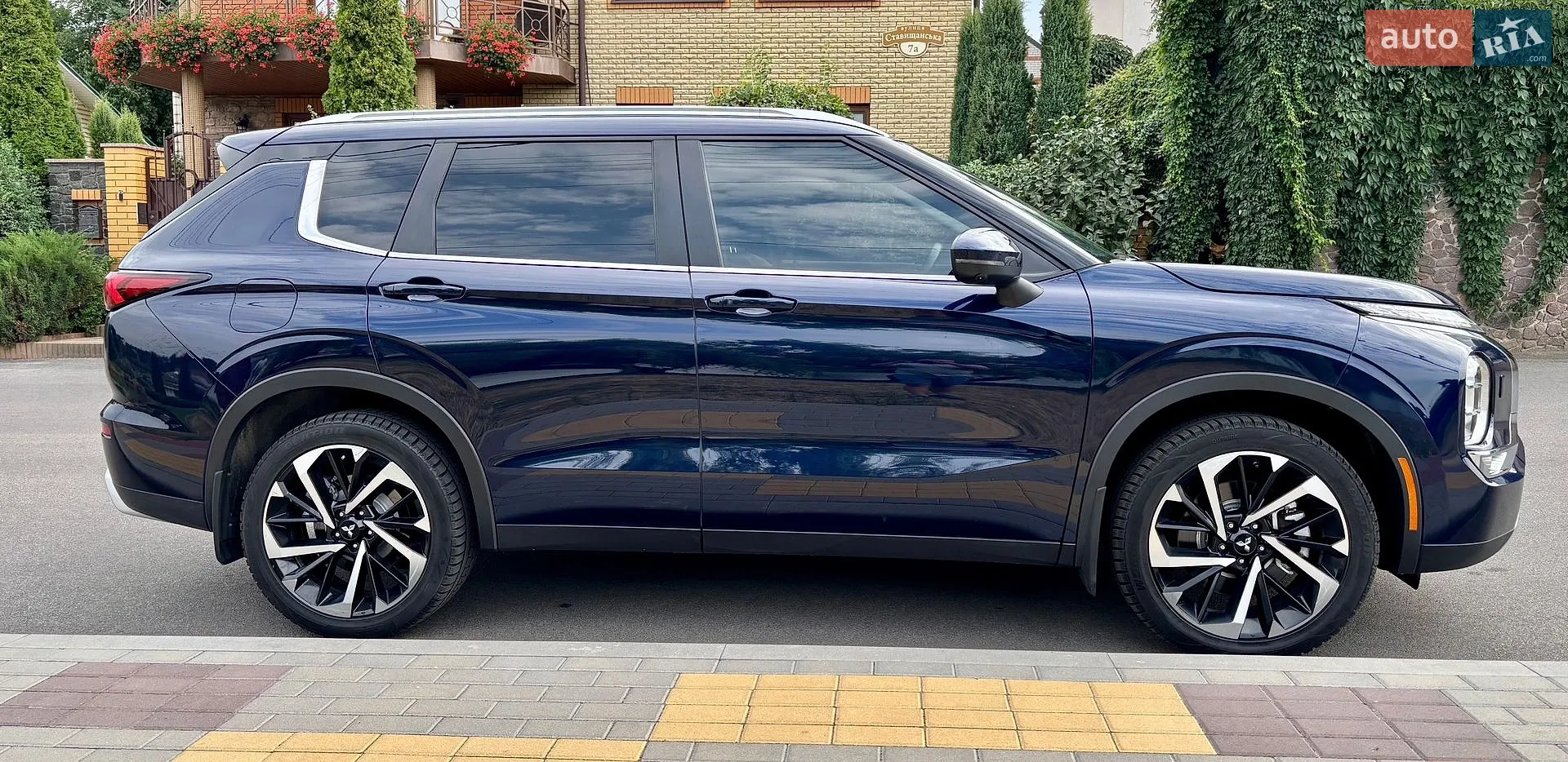 2021 Mitsubishi Outlander - мініатюра 6