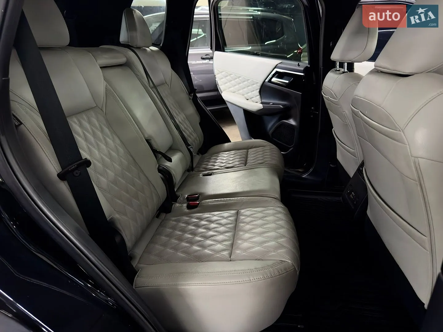 2021 Mitsubishi Outlander - мініатюра 16