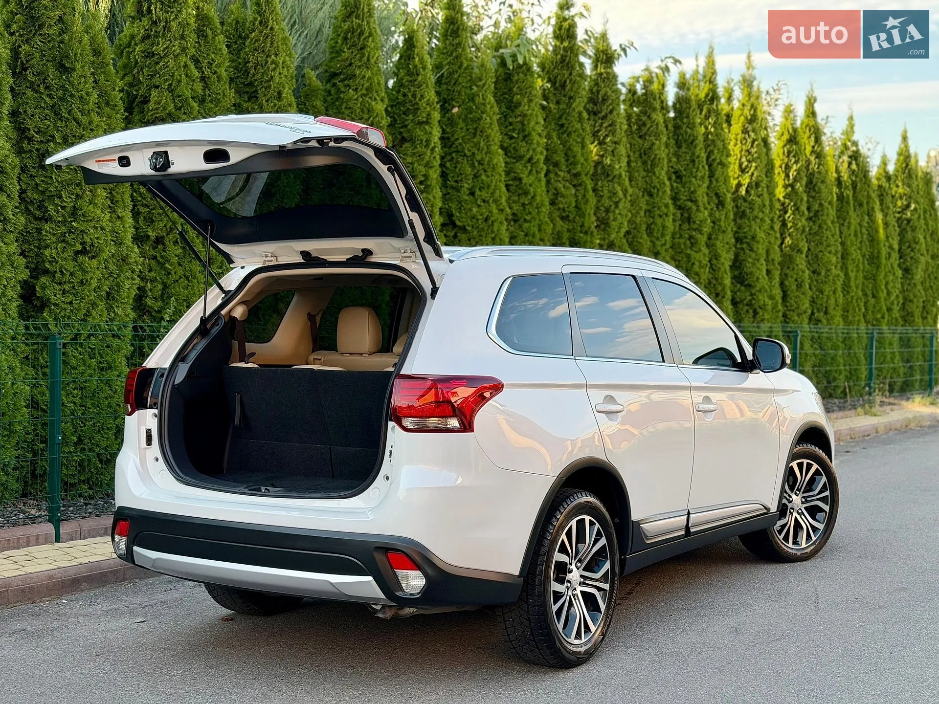 2017 Mitsubishi Outlander - мініатюра 17
