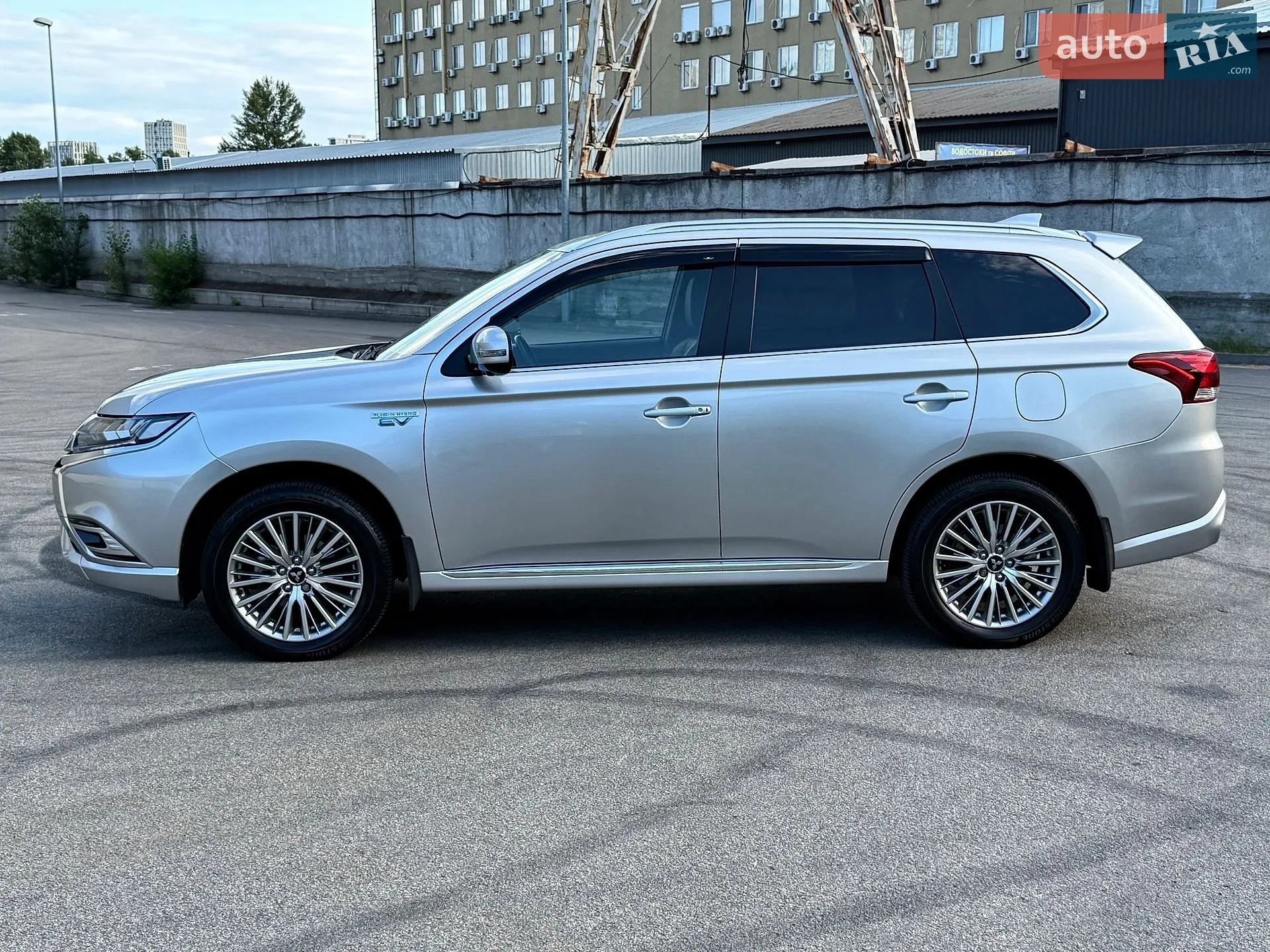 2020 Mitsubishi Outlander - мініатюра 10