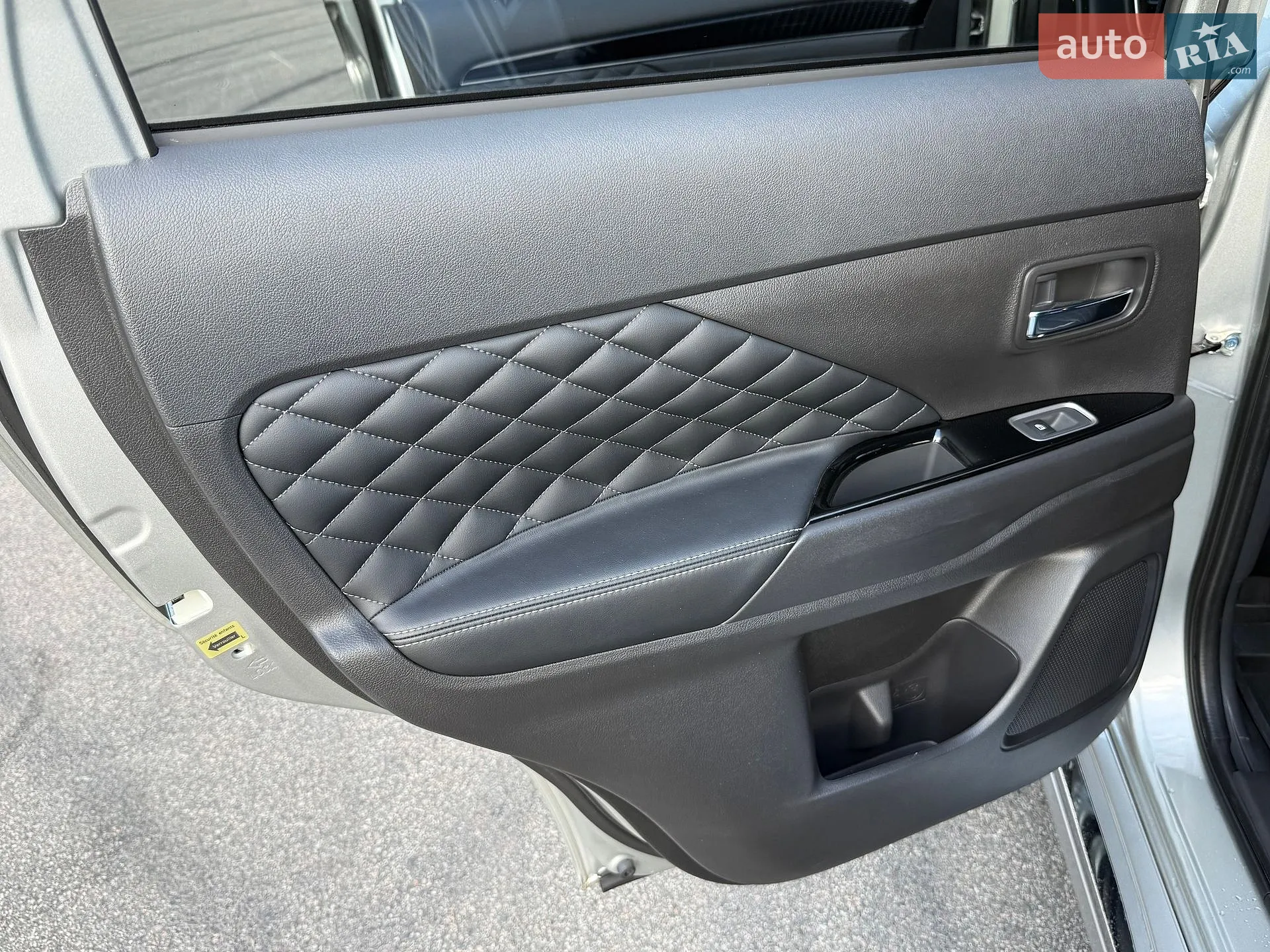 2020 Mitsubishi Outlander - мініатюра 30