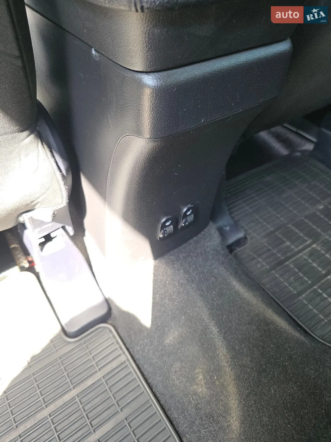 2014 Mitsubishi Outlander - мініатюра 16