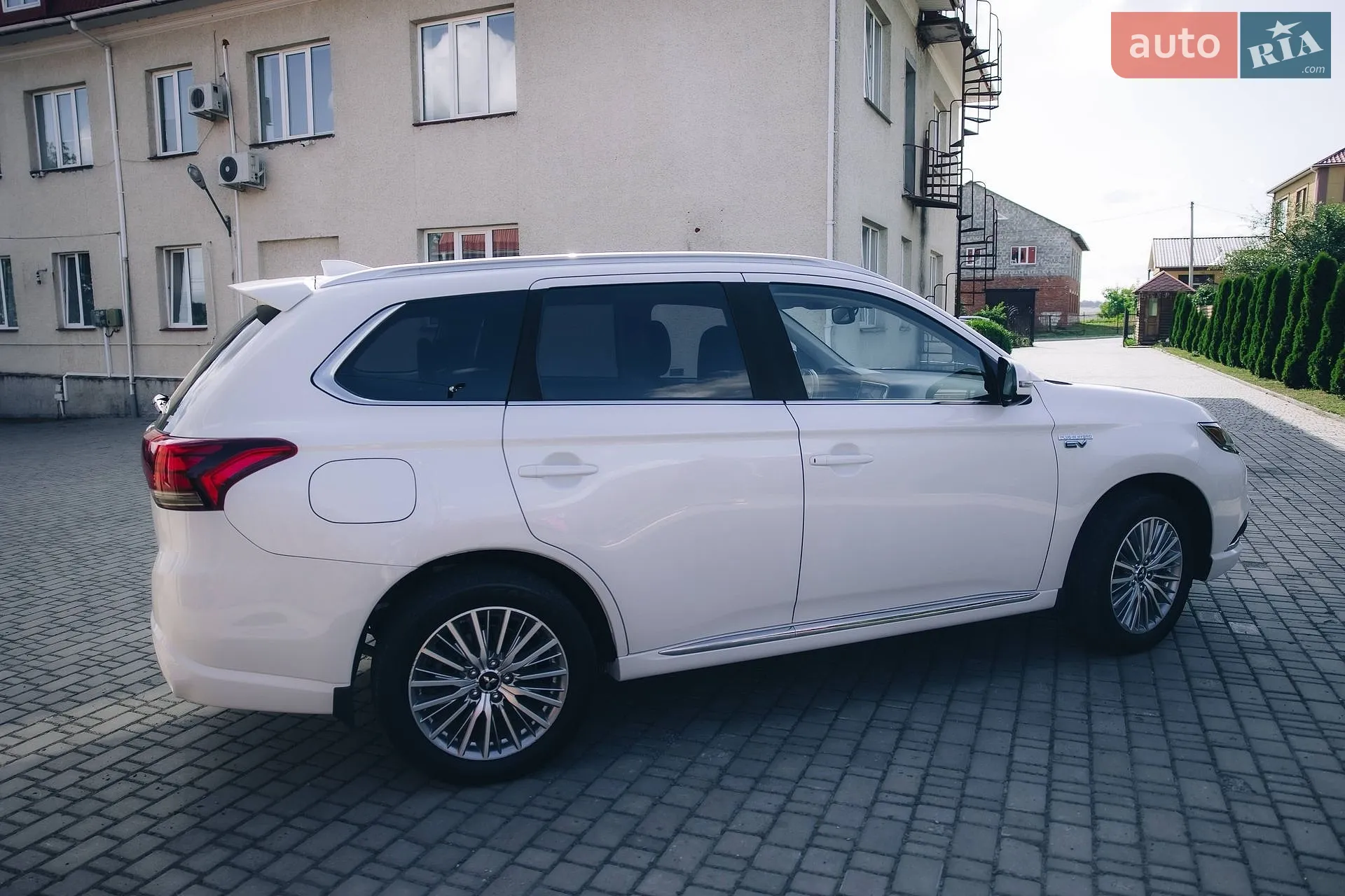 2020 Mitsubishi Outlander - мініатюра 4