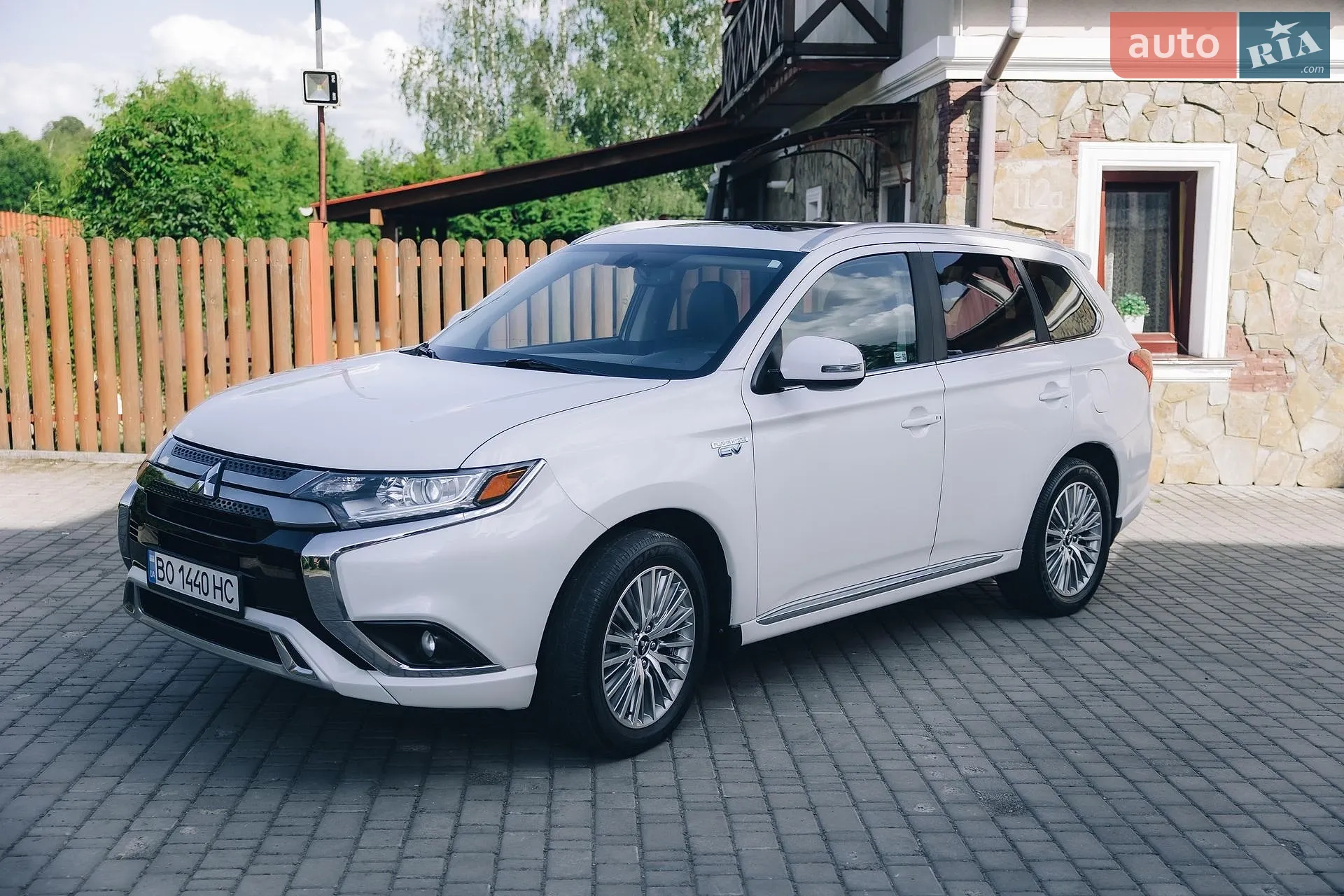 2020 Mitsubishi Outlander - фото 1