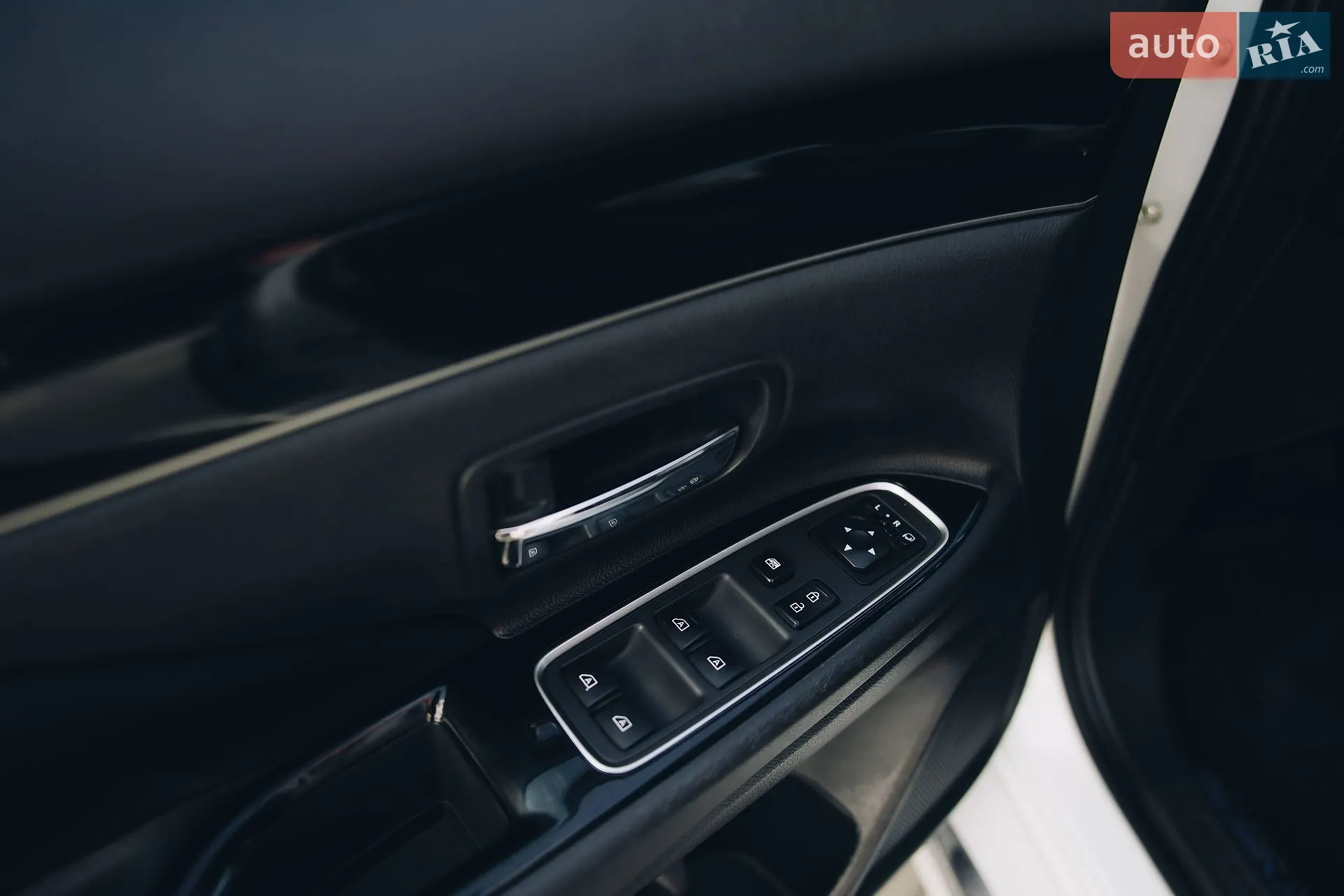 2020 Mitsubishi Outlander - мініатюра 9