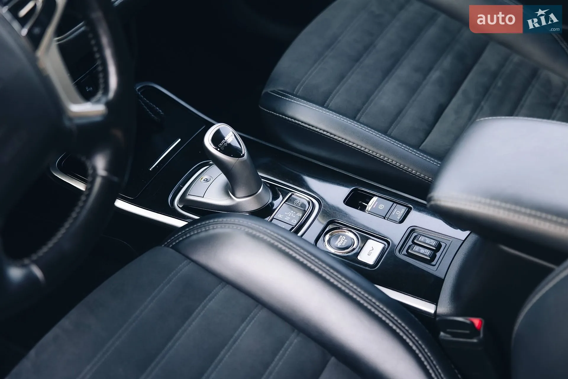 2020 Mitsubishi Outlander - мініатюра 14