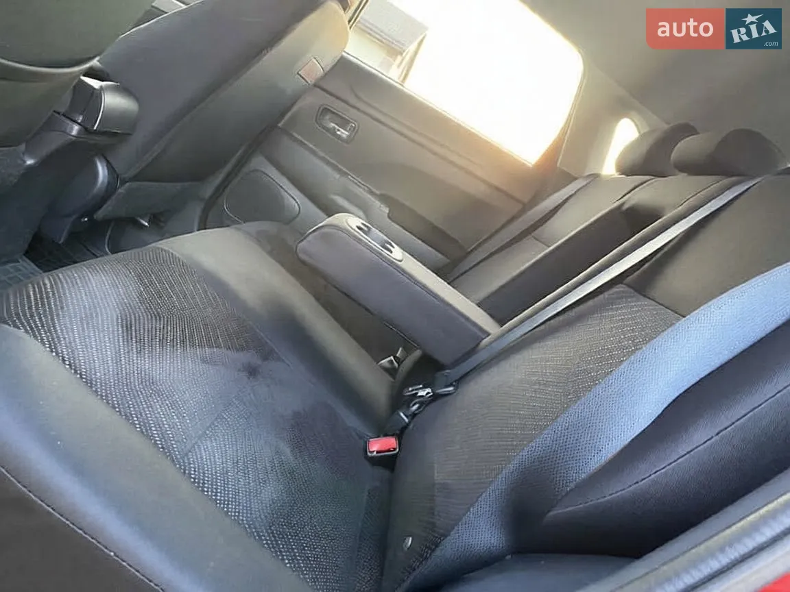 2012 Mitsubishi Outlander - мініатюра 16