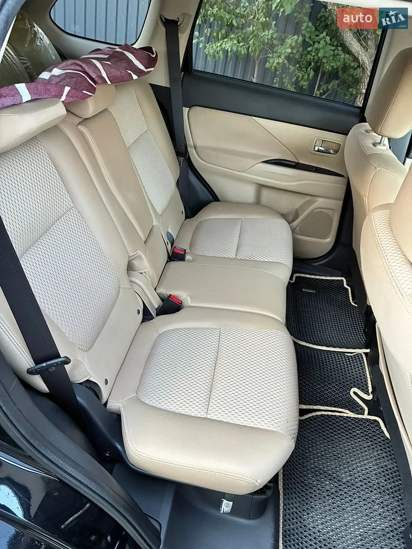 2016 Mitsubishi Outlander - мініатюра 10