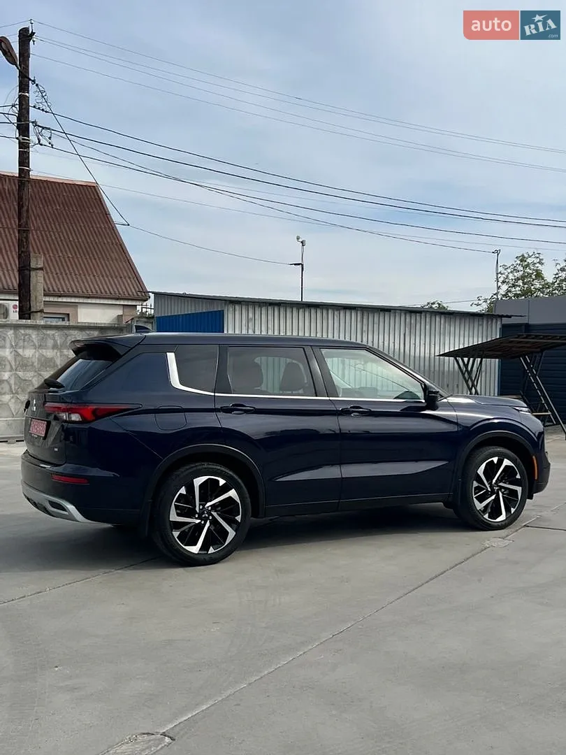 2022 Mitsubishi Outlander - мініатюра 14