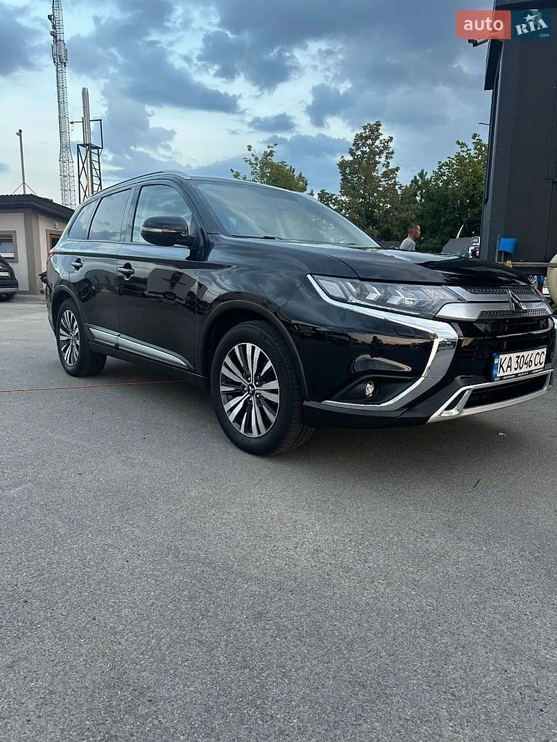 2020 Mitsubishi Outlander - мініатюра 2