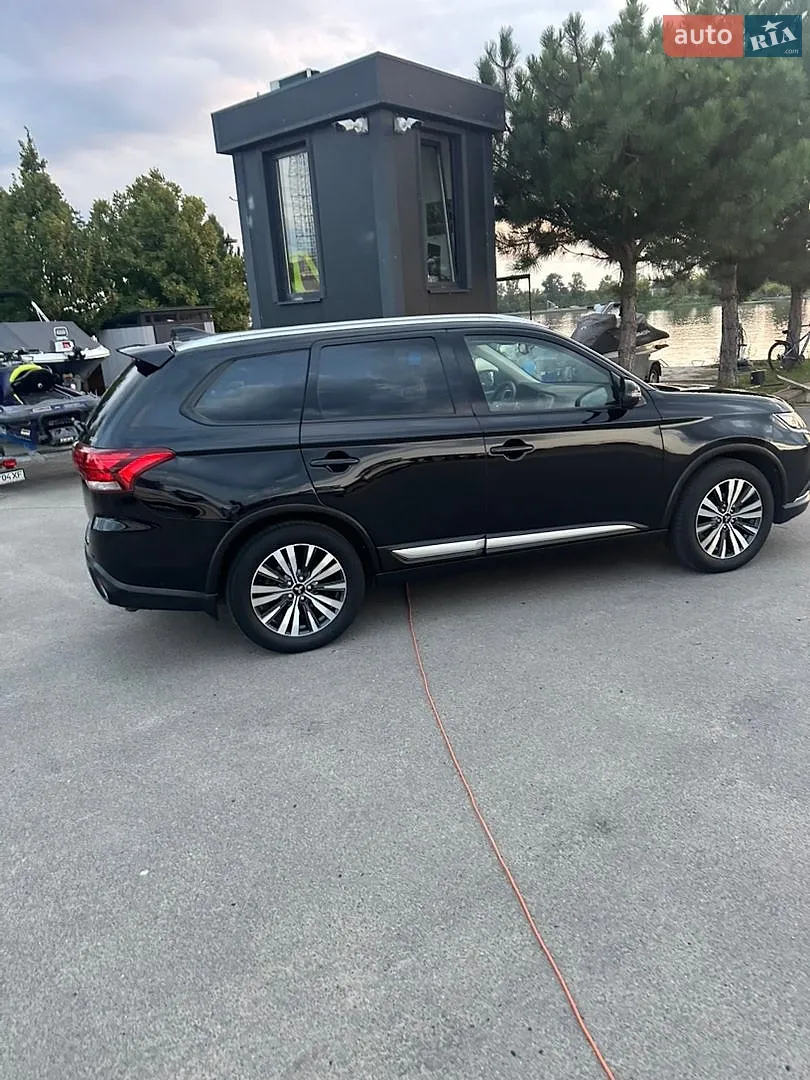 2020 Mitsubishi Outlander - мініатюра 9