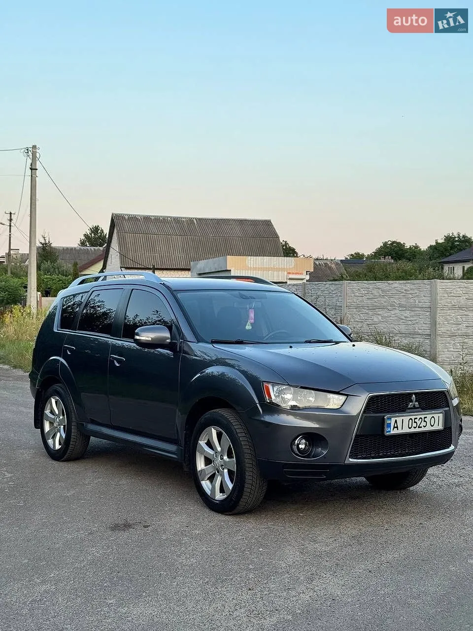 2010 Mitsubishi Outlander - фото 1