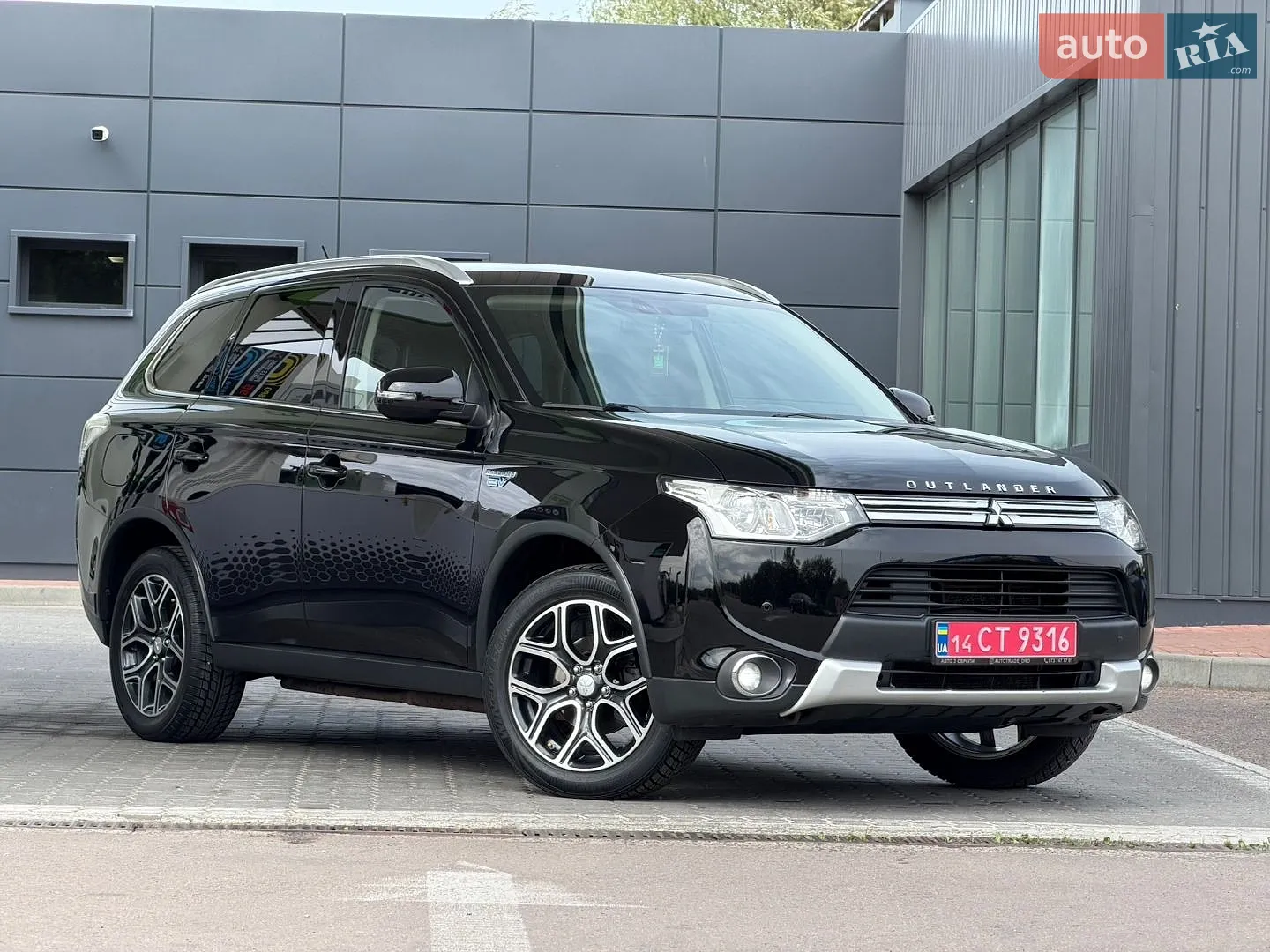 2015 Mitsubishi Outlander - фото 1