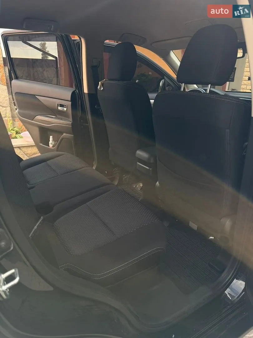 2017 Mitsubishi Outlander - мініатюра 15