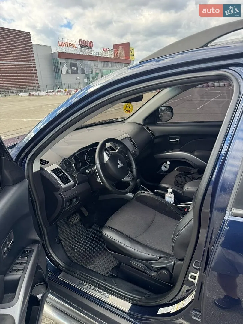 2010 Mitsubishi Outlander - мініатюра 7