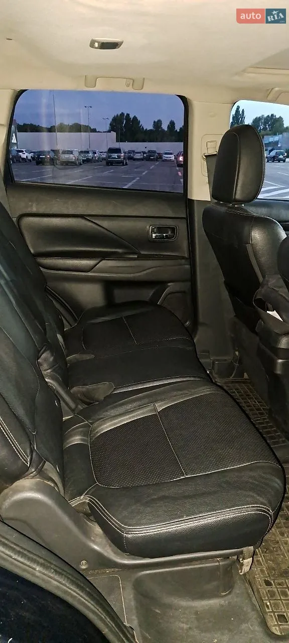 2016 Mitsubishi Outlander - мініатюра 10