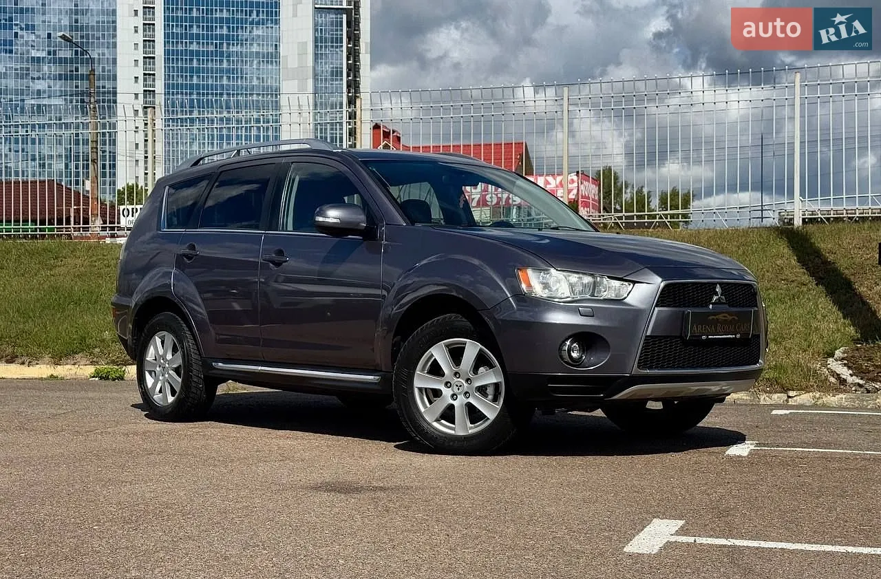 2010 Mitsubishi Outlander - фото 1