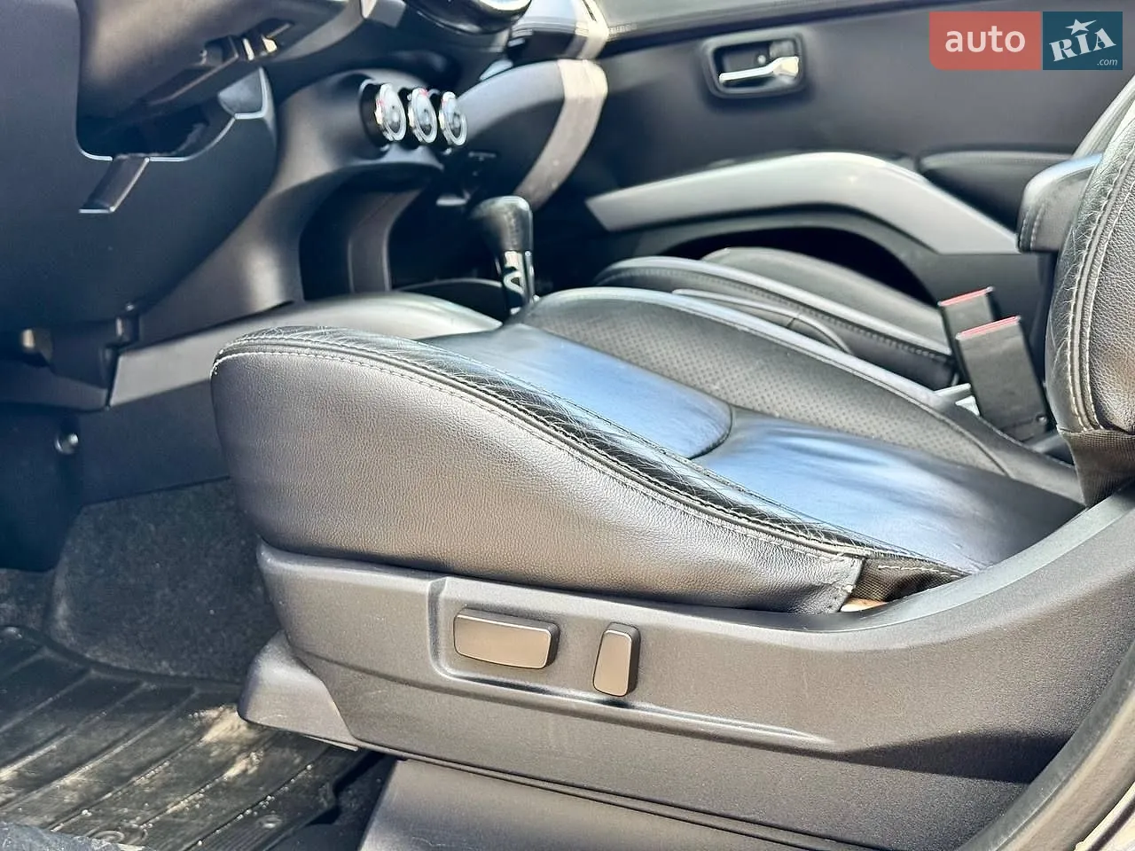 2010 Mitsubishi Outlander - мініатюра 21