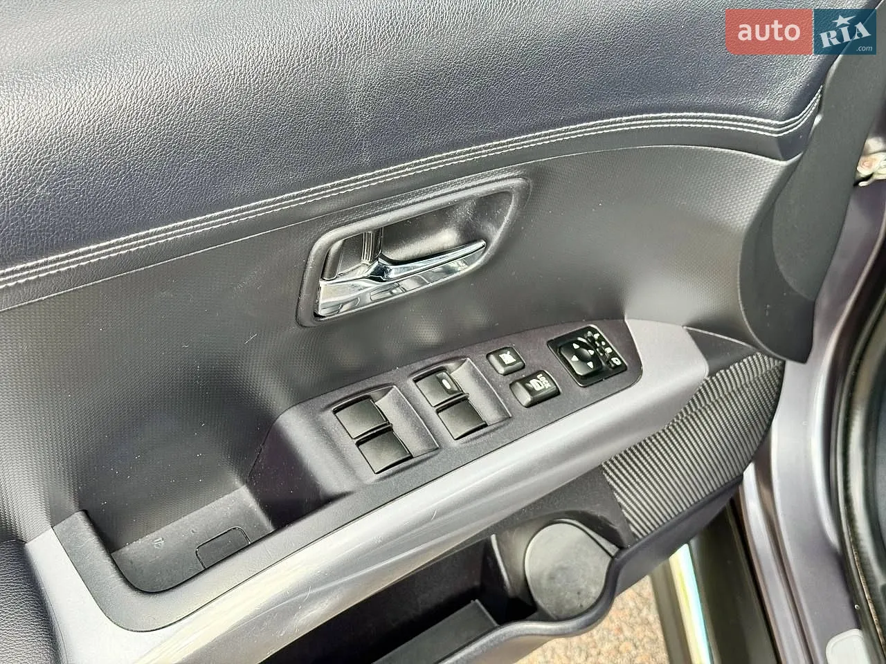 2010 Mitsubishi Outlander - мініатюра 36