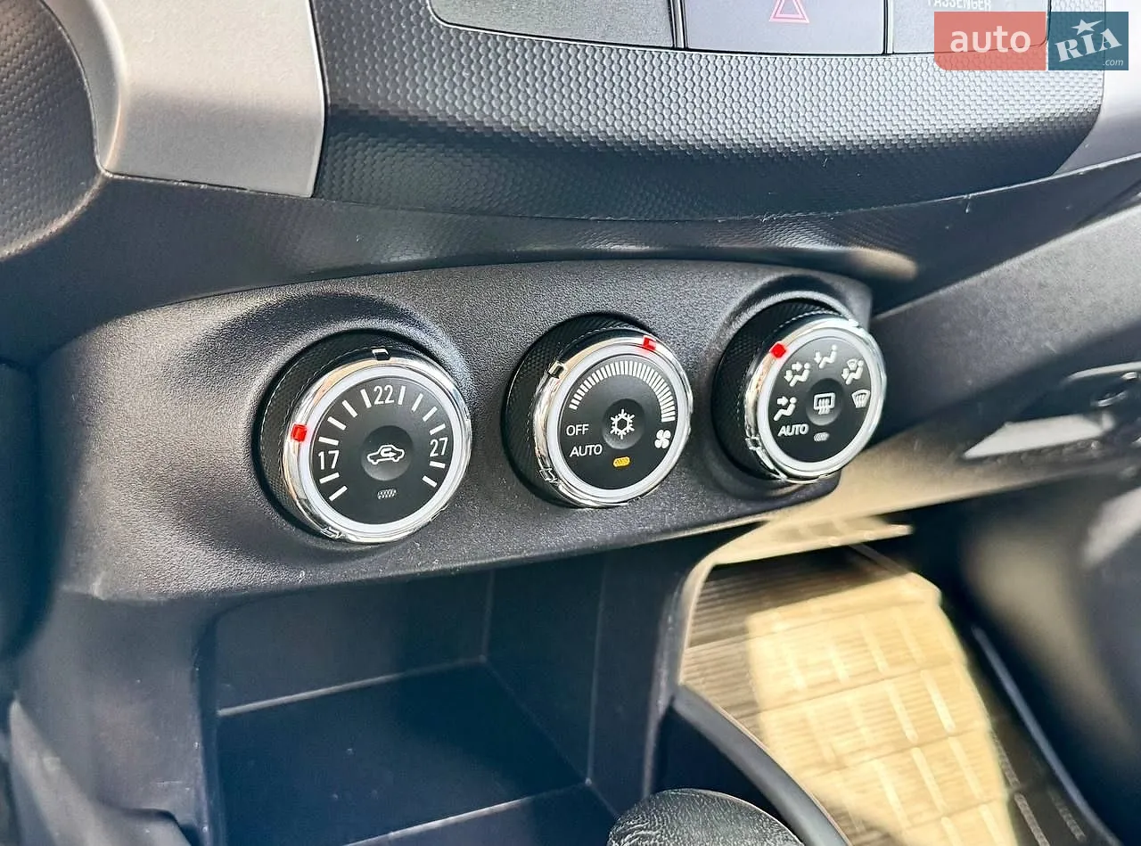 2010 Mitsubishi Outlander - мініатюра 29