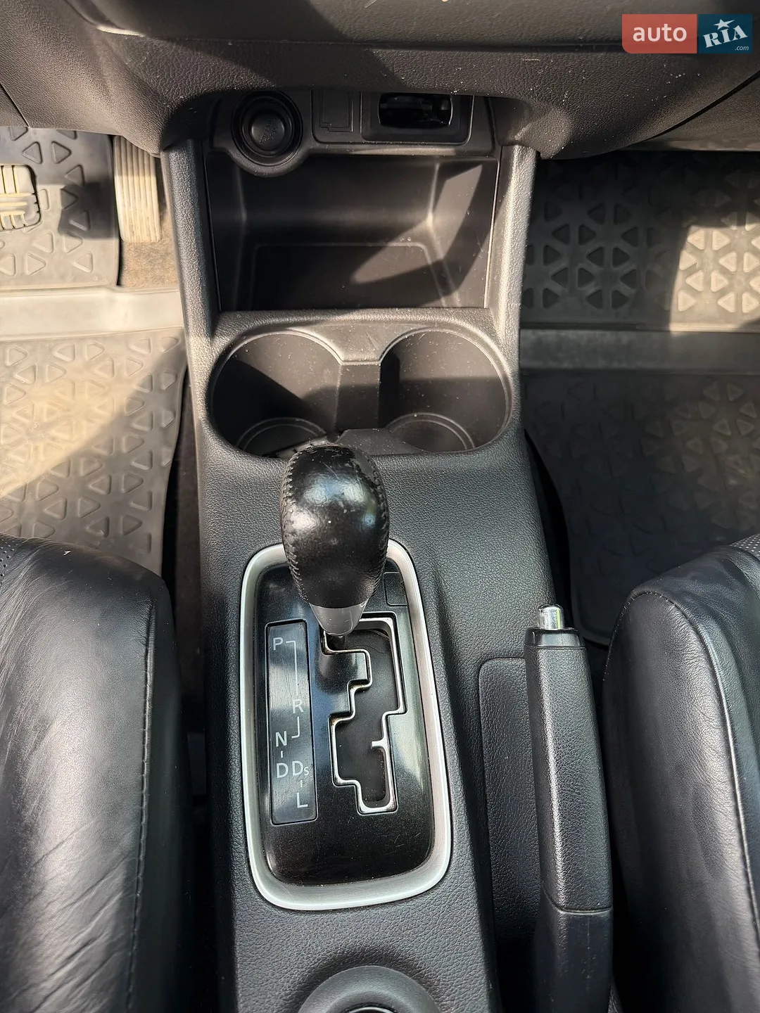 2013 Mitsubishi Outlander - мініатюра 16