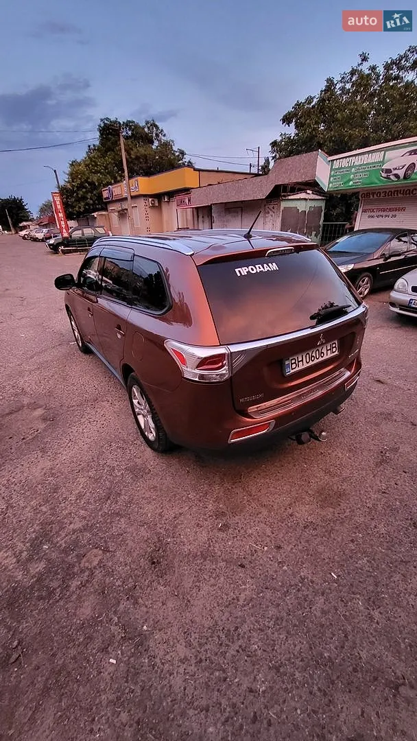 2013 Mitsubishi Outlander - мініатюра 12