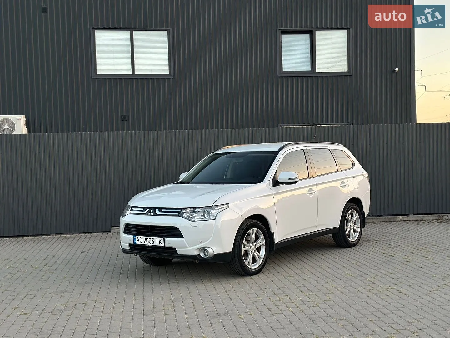 2013 Mitsubishi Outlander - фото 1