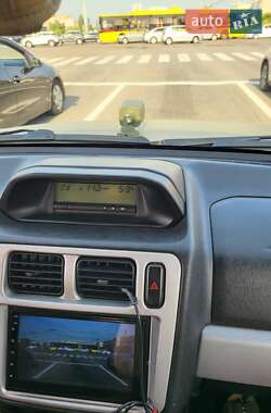 Внедорожник / Кроссовер Mitsubishi Pajero Pinin 1999 в 