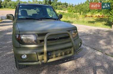 Внедорожник / Кроссовер Mitsubishi Pajero Pinin 1999 в 