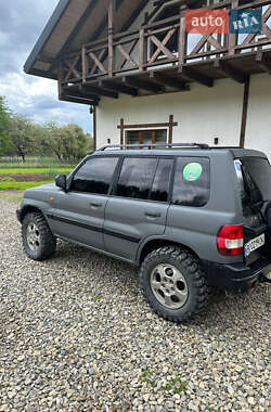 Внедорожник / Кроссовер Mitsubishi Pajero Pinin 2001 в 