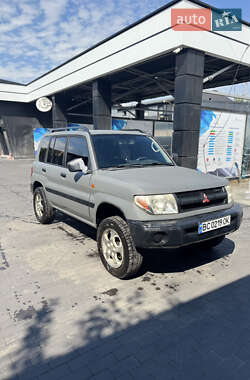 Внедорожник / Кроссовер Mitsubishi Pajero Pinin 2001 в 