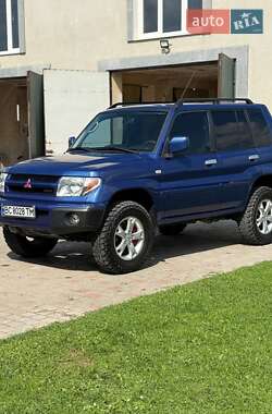 Внедорожник / Кроссовер Mitsubishi Pajero Pinin 2001 в 