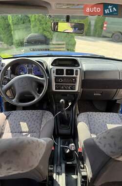 Внедорожник / Кроссовер Mitsubishi Pajero Pinin 2001 в 