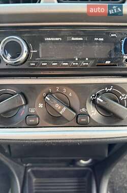 Внедорожник / Кроссовер Mitsubishi Pajero Pinin 2001 в 