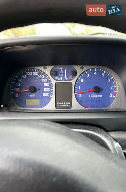 Внедорожник / Кроссовер Mitsubishi Pajero Pinin 2002 в 