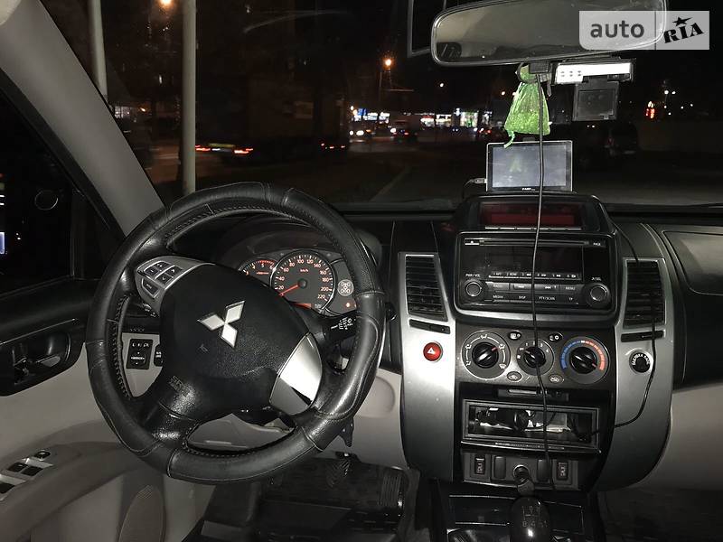 Позашляховик / Кросовер Mitsubishi Pajero Sport 2013 в Одесі